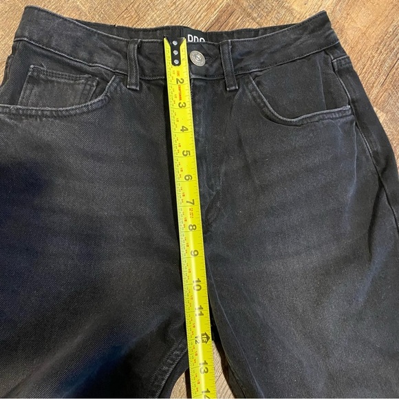 Urban Outfitters BDG Mom High Waisted Tapered Black Jeans Size 27W 32L - Picture 6 of 10